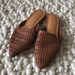 Universal Thread Woven Mules, size 7.5
